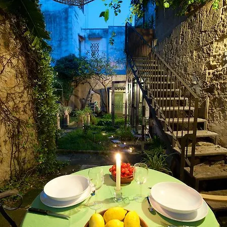 Casa D'artista & Garden 4* レッチェ