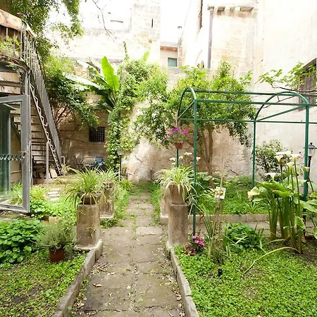 Casa D'artista & Garden Bed & Breakfast *