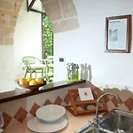 Casa D'artista & Garden Bed & Breakfast 4*
