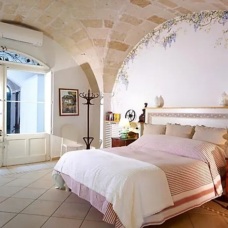 Casa D'artista & Garden Bed & Breakfast 4*